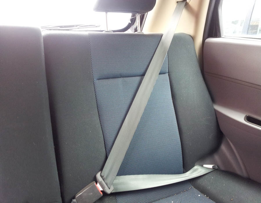 Proton Savvy Style seat-belt-centre-rear